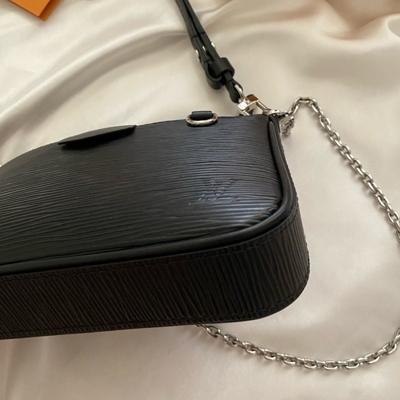 Louis Vuitton Easy Pouch on Strap - Picture 5 of 11